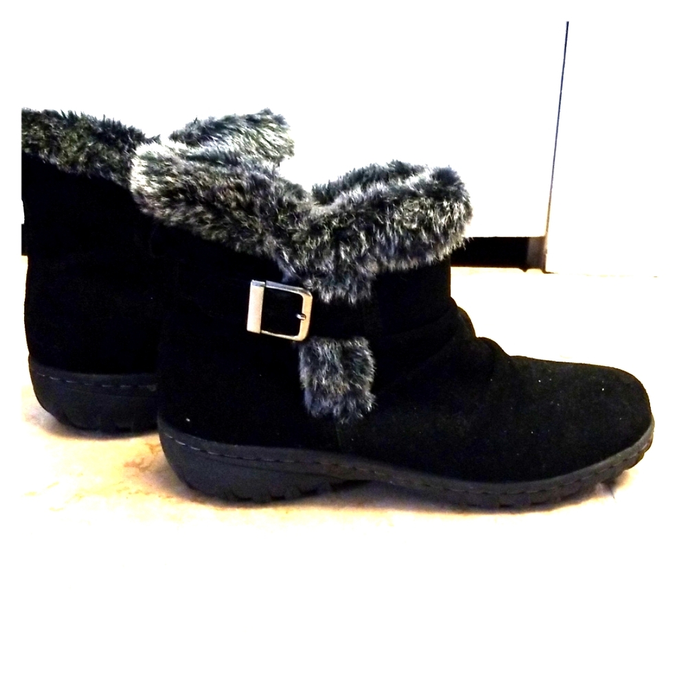 Khombu shearling bootie size 7